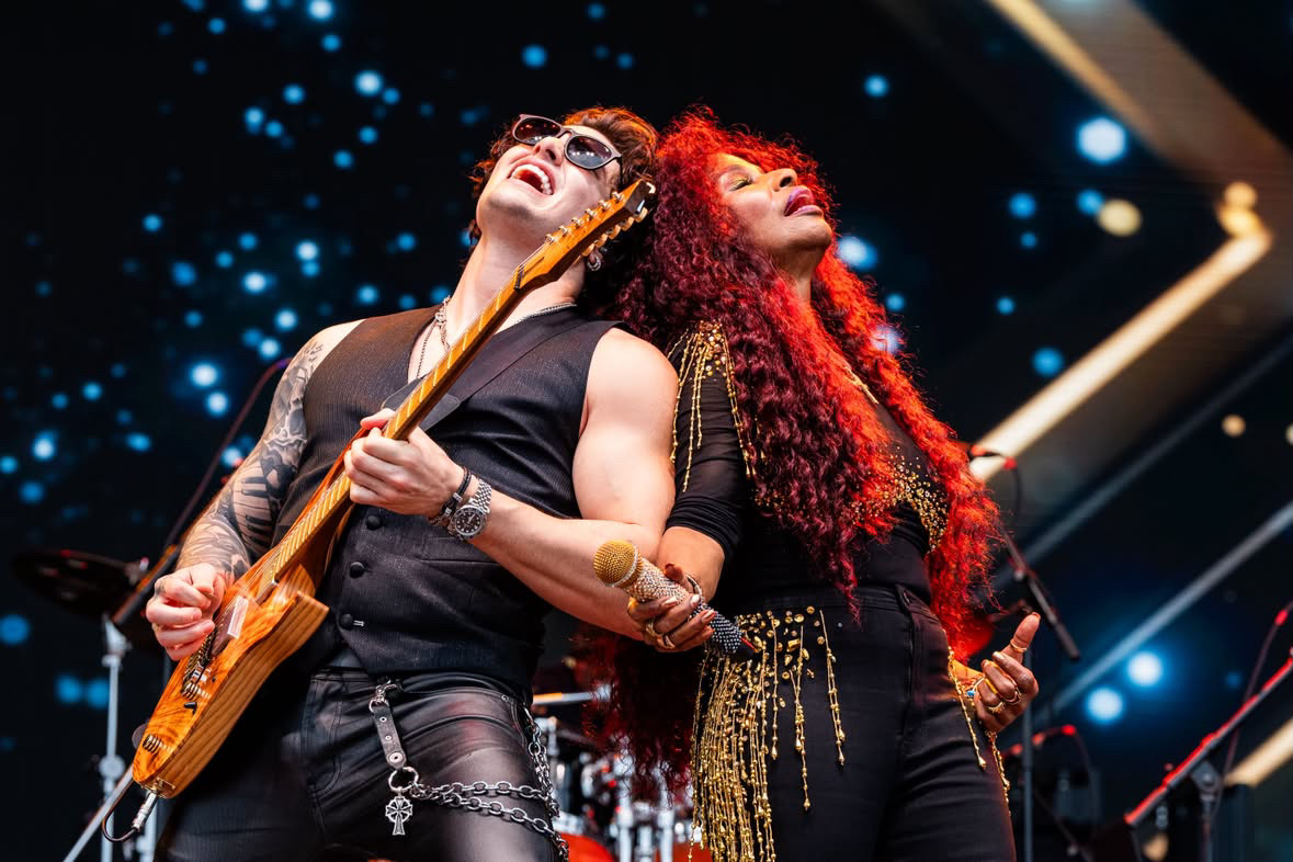 Jon Dretto and Chaka Khan performing together at Sea.Hear.Now Festival in Asbury Park in 2026