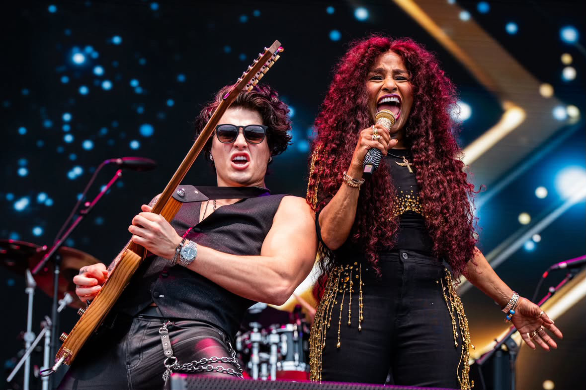 Jon Dretto playing guitar beside Chaka Khan at Sea.Hear.Now Festival in Asbury Park in 2026